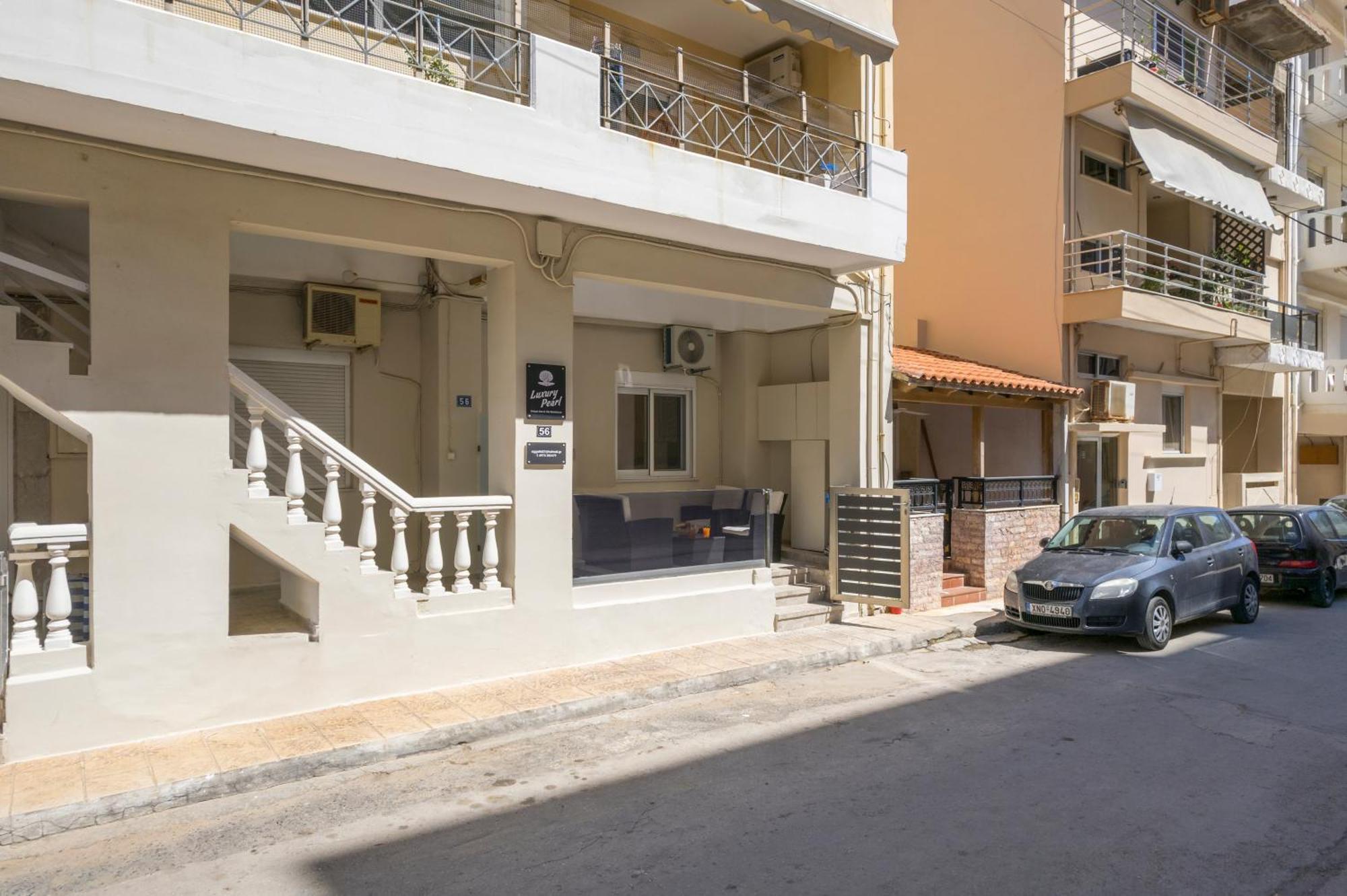 Luxury Pearl, Steps To The Leilighet Khania