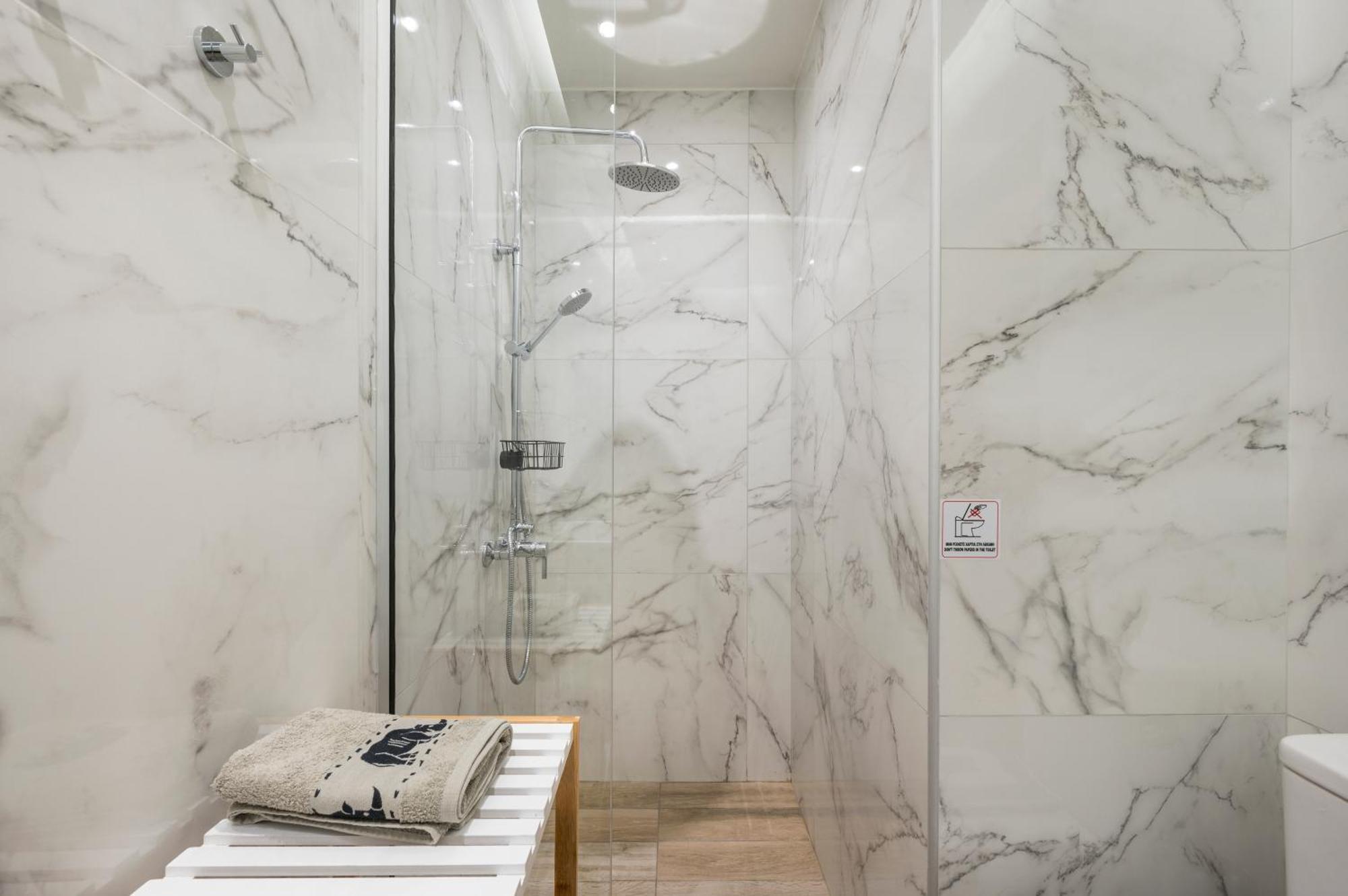 Luxury Pearl, Steps To The Khania